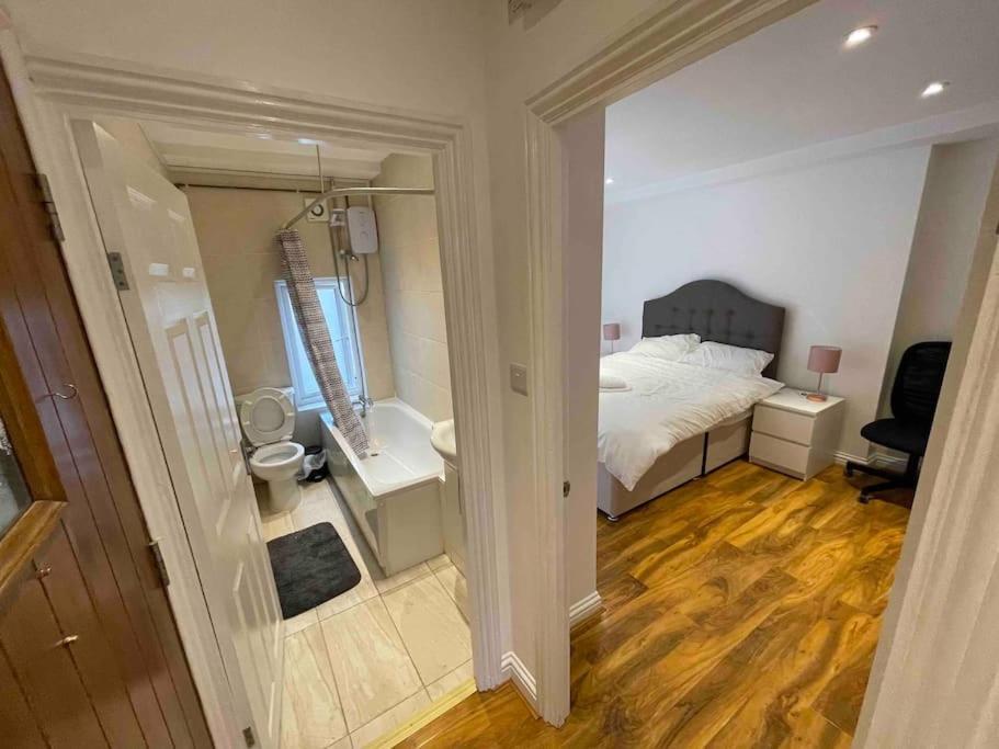 Comfortable 1 Bedroom And Double Sofa Bed Flat London Luaran gambar