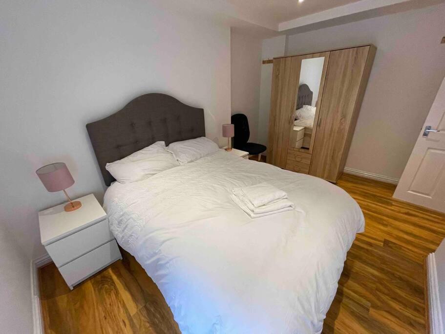 Comfortable 1 Bedroom And Double Sofa Bed Flat London Luaran gambar