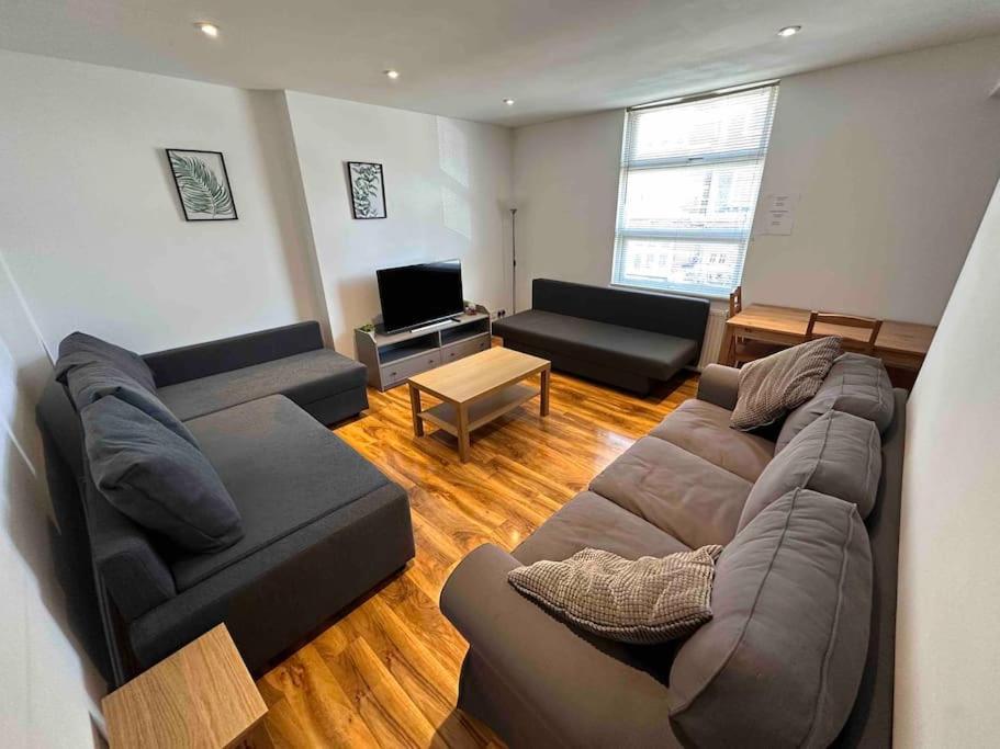 Comfortable 1 Bedroom And Double Sofa Bed Flat London Luaran gambar