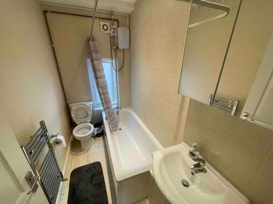 Comfortable 1 Bedroom And Double Sofa Bed Flat London Luaran gambar