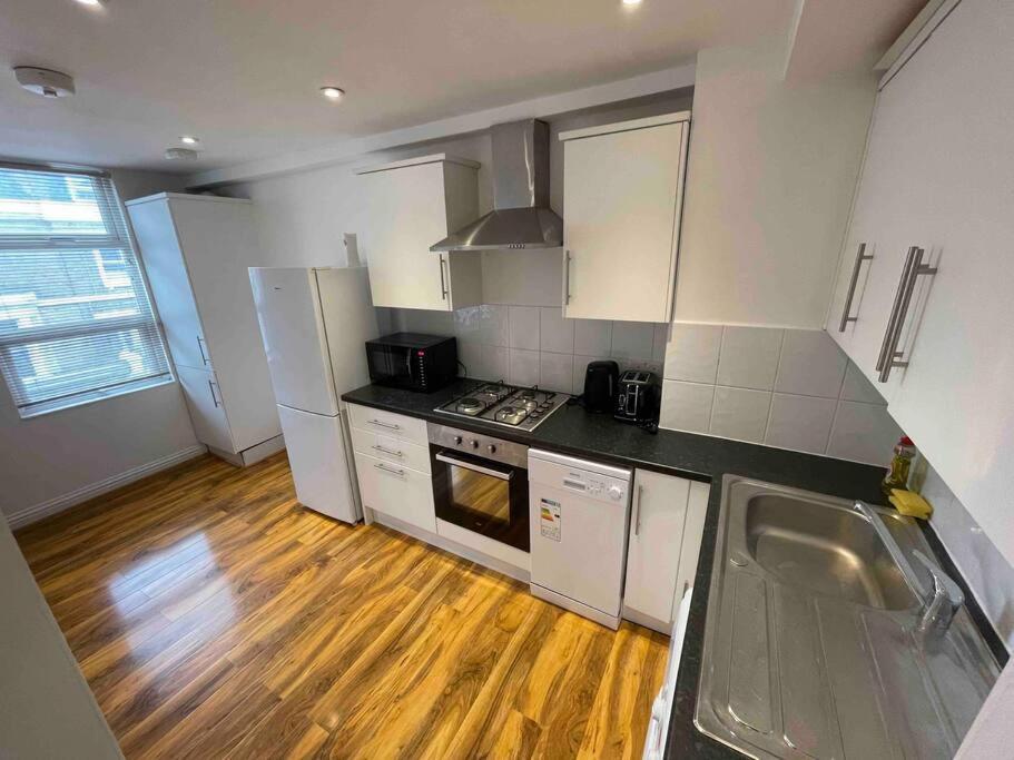 Comfortable 1 Bedroom And Double Sofa Bed Flat London Luaran gambar
