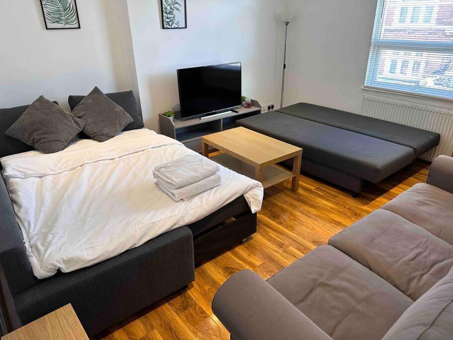 Comfortable 1 Bedroom And Double Sofa Bed Flat London Luaran gambar